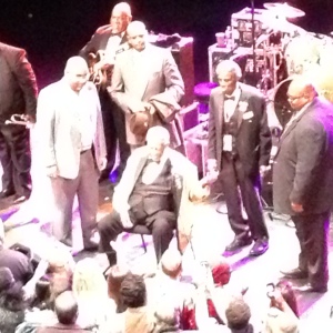 BB King is rushed by adoring fans at the end of the show!